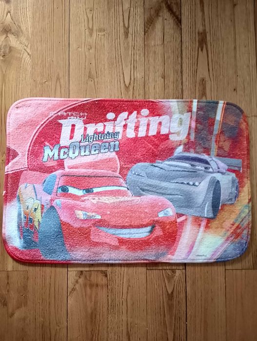 Tapete McQueen de banho