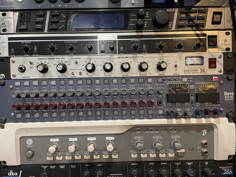 Neve 8816 Аналоговый микшер-сумматор