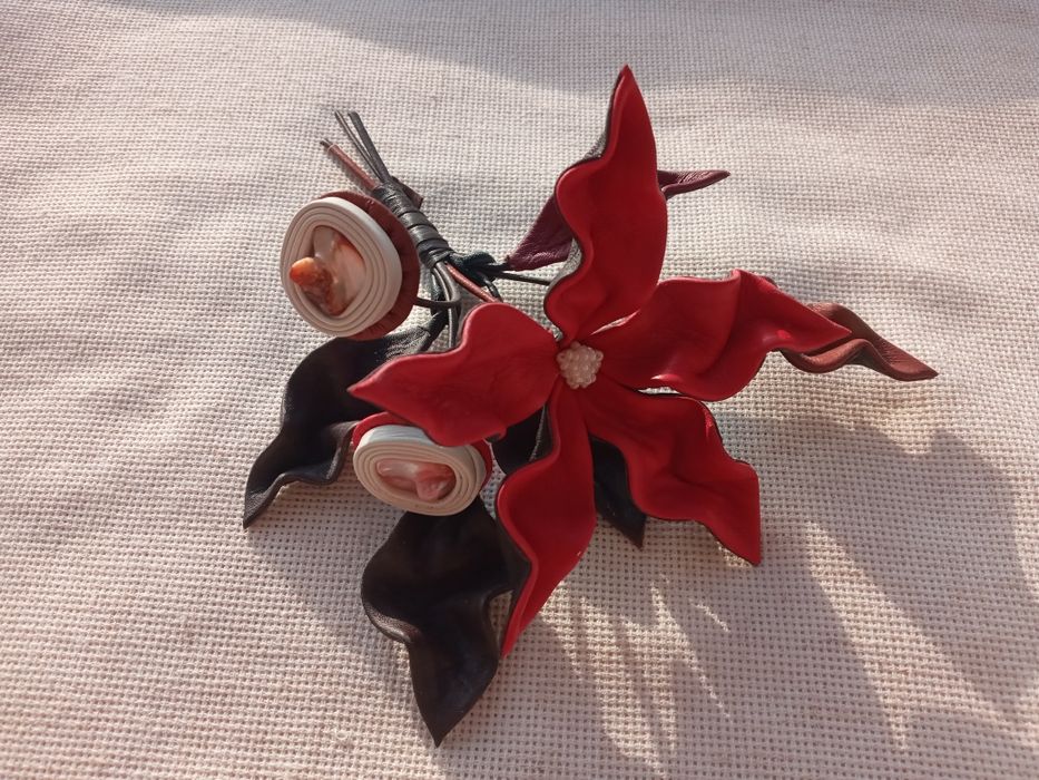 Брошки. КОЖА. КАМНИ.