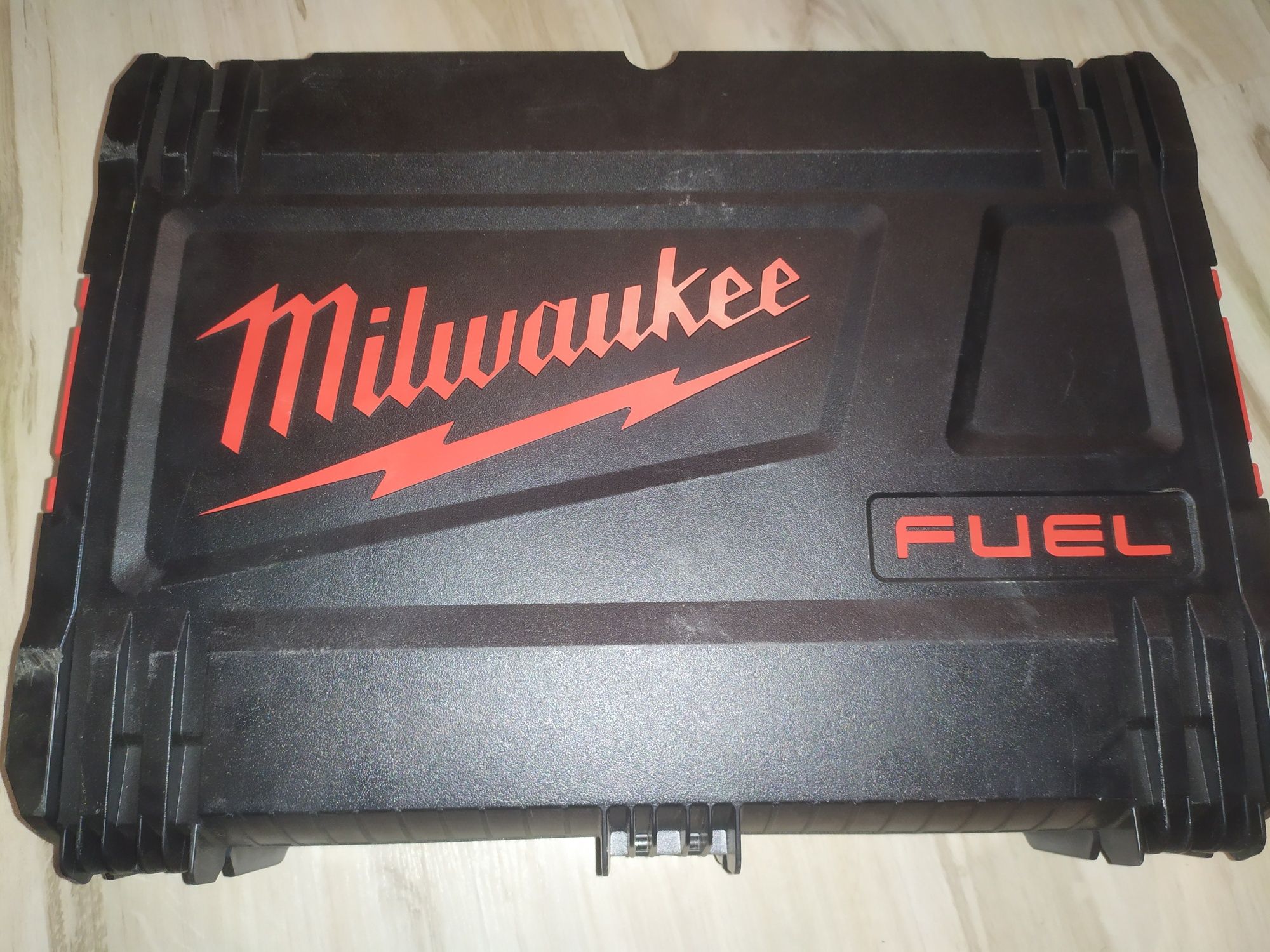 Zakrętarka Milwaukee m18 bid 18v bateria 4Ah wkrętarka M18 FIW2F12-0X