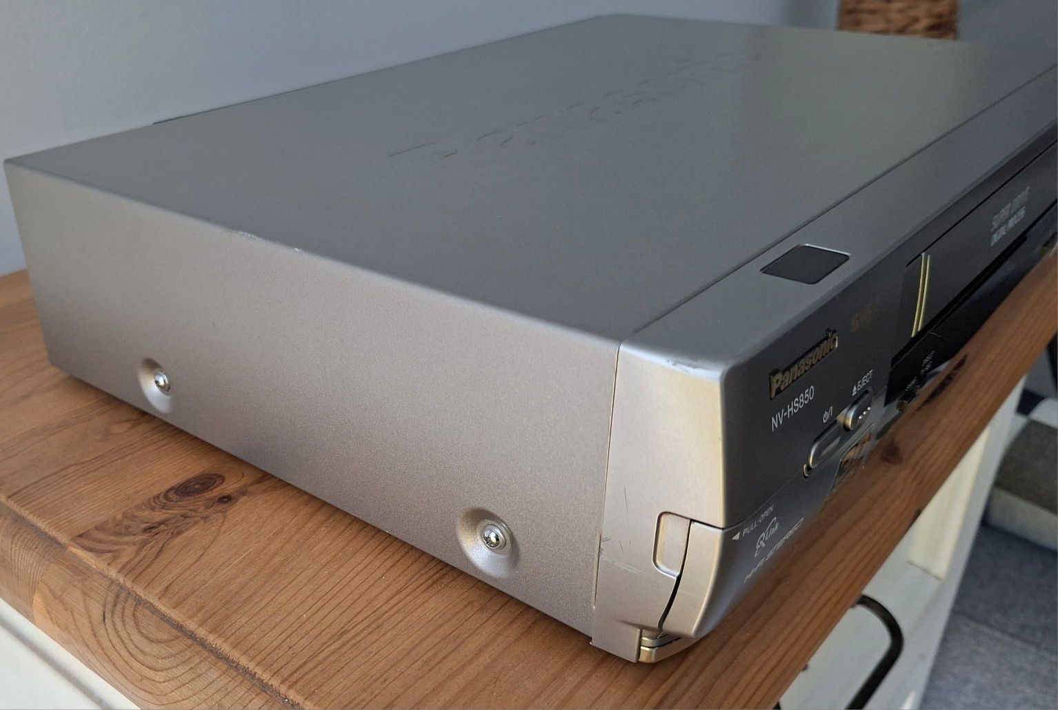Panasonic magnetowid S-VHS NV-HS850 + pilot oryginalny