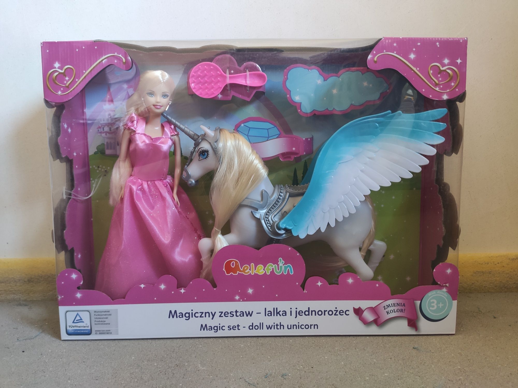 Lalka typu Barbie i jednorożec