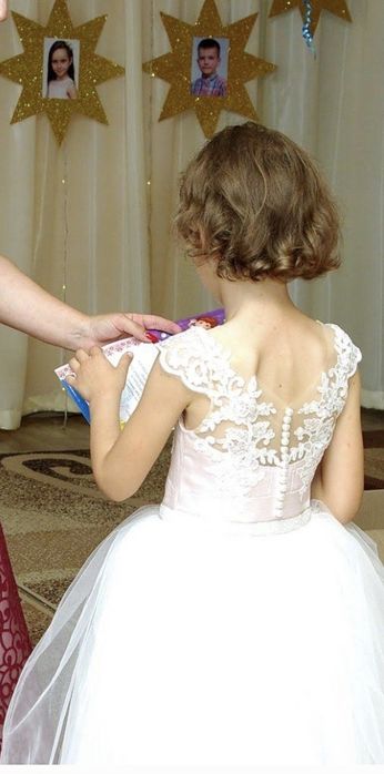 Нарядное платье в единственном экземпляре для 5 - 7 лет