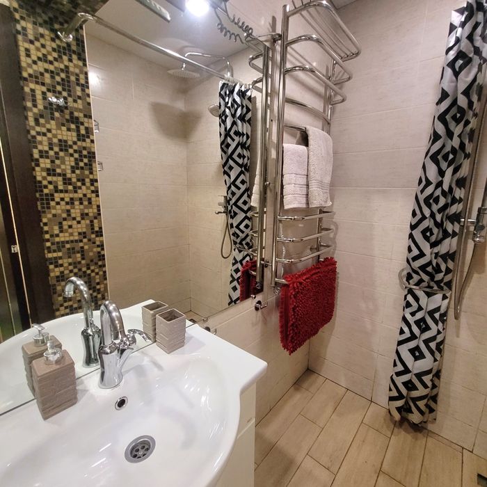 ЦЕНТР ,СДАЁТСЯ ПОСУТОЧНО от хозяина , прекрасная локация!