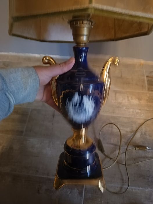 Lampka z kloszem. Francja