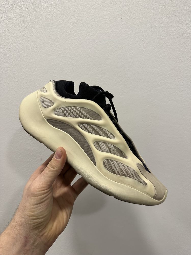 adidas Yeezy 700 V3 Azael rozmiar 45 1/3