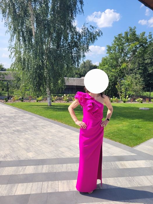 Sprzedam elegancka różowa sukienkę z piórkami