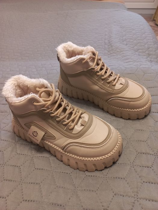 Жіночі нові чоботи