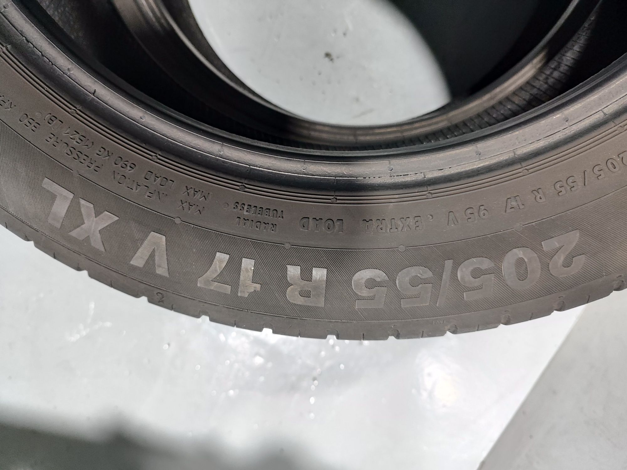 2 pneus semi novos 205-55R17 Oferta dos portes 100 Euros