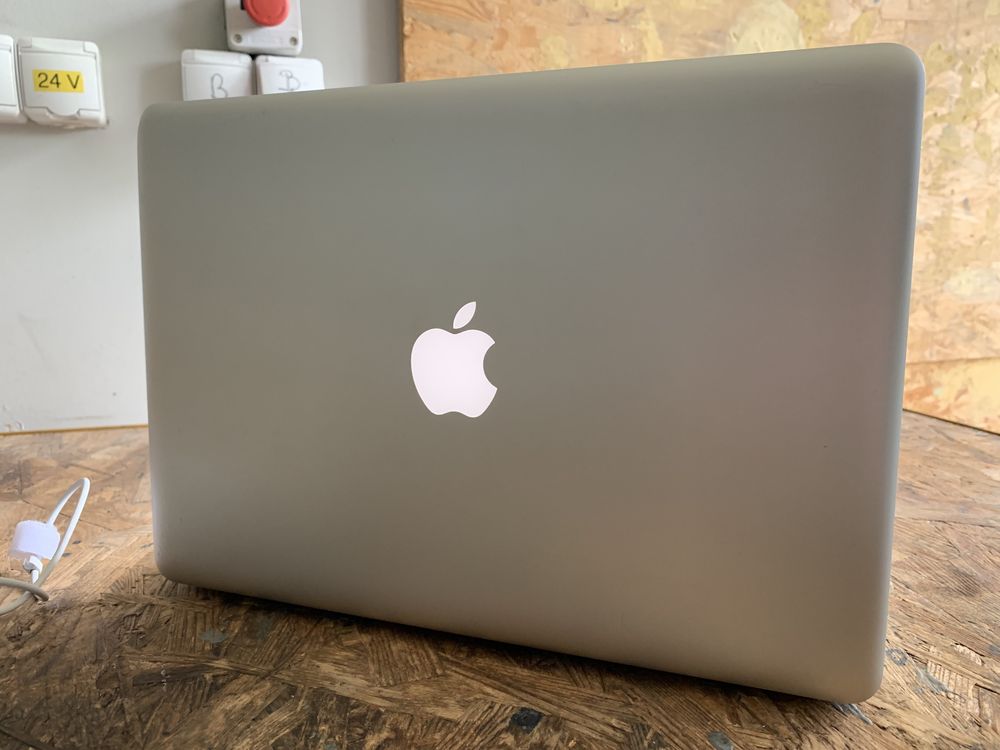 Apple MacBook pro A1278 i5 8gb ram SSD