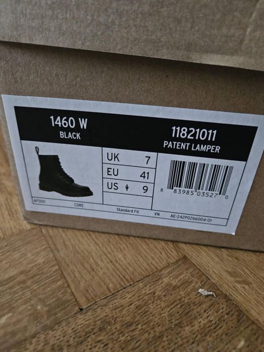 Dr. Martens 1460 damskie glany w rozmiarze 41 nowe