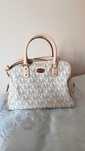 Torebka typu listonoszka Michael Kors Signature Vanilla