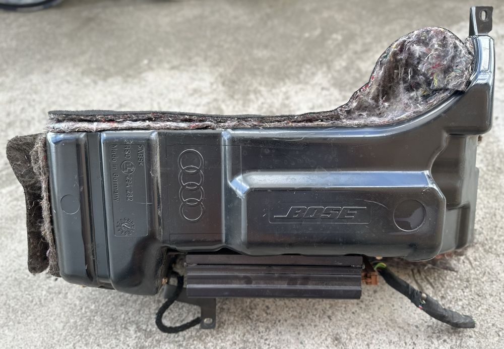 Сабвуфер з блоком Bose Audi A6 C5 4B9035382A