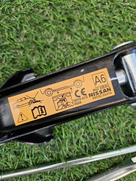 Оригінальний штатний органайзер домкрат Nissan Micra 2011-2016| Note