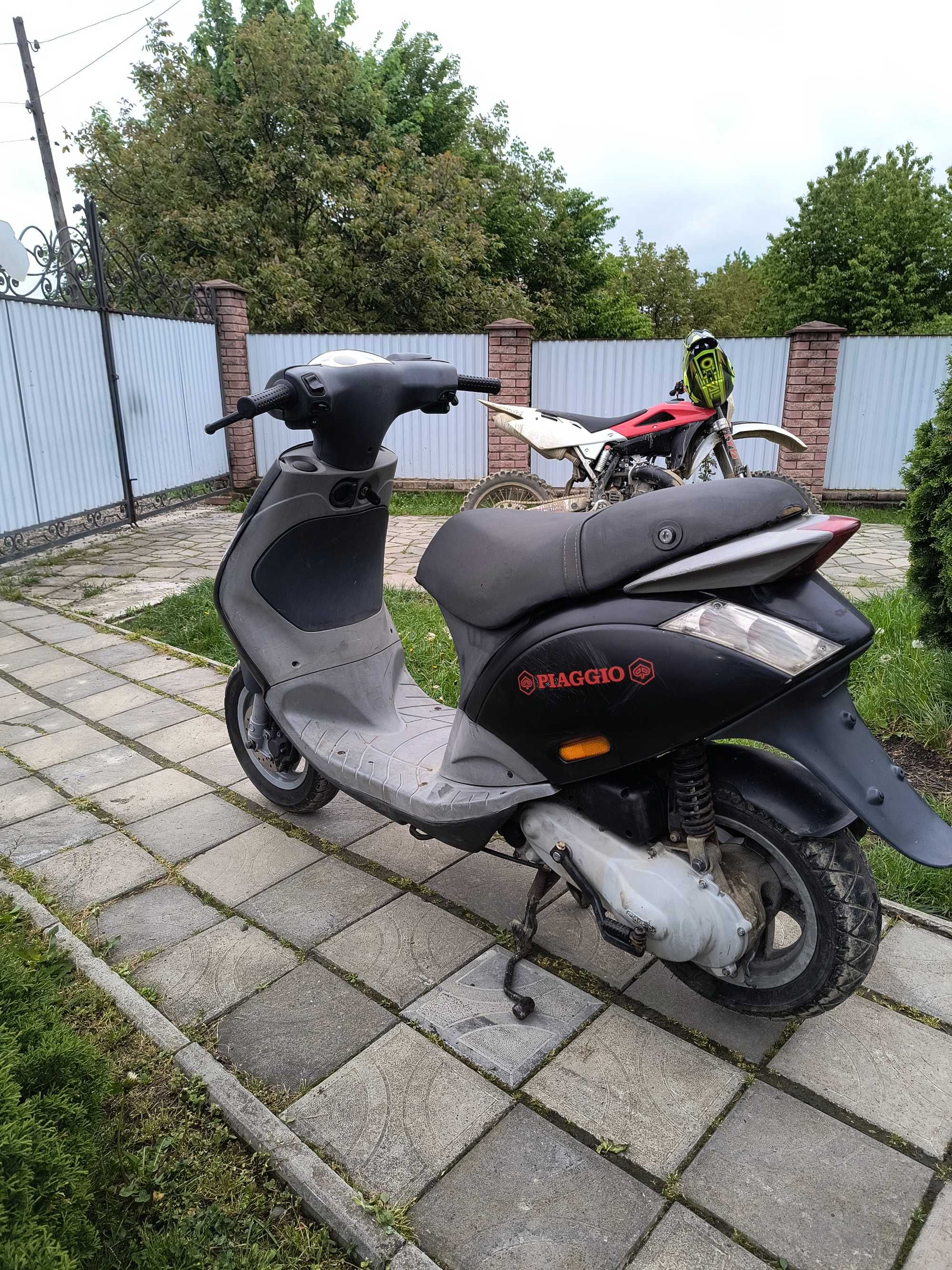 Скутер piaggio zip