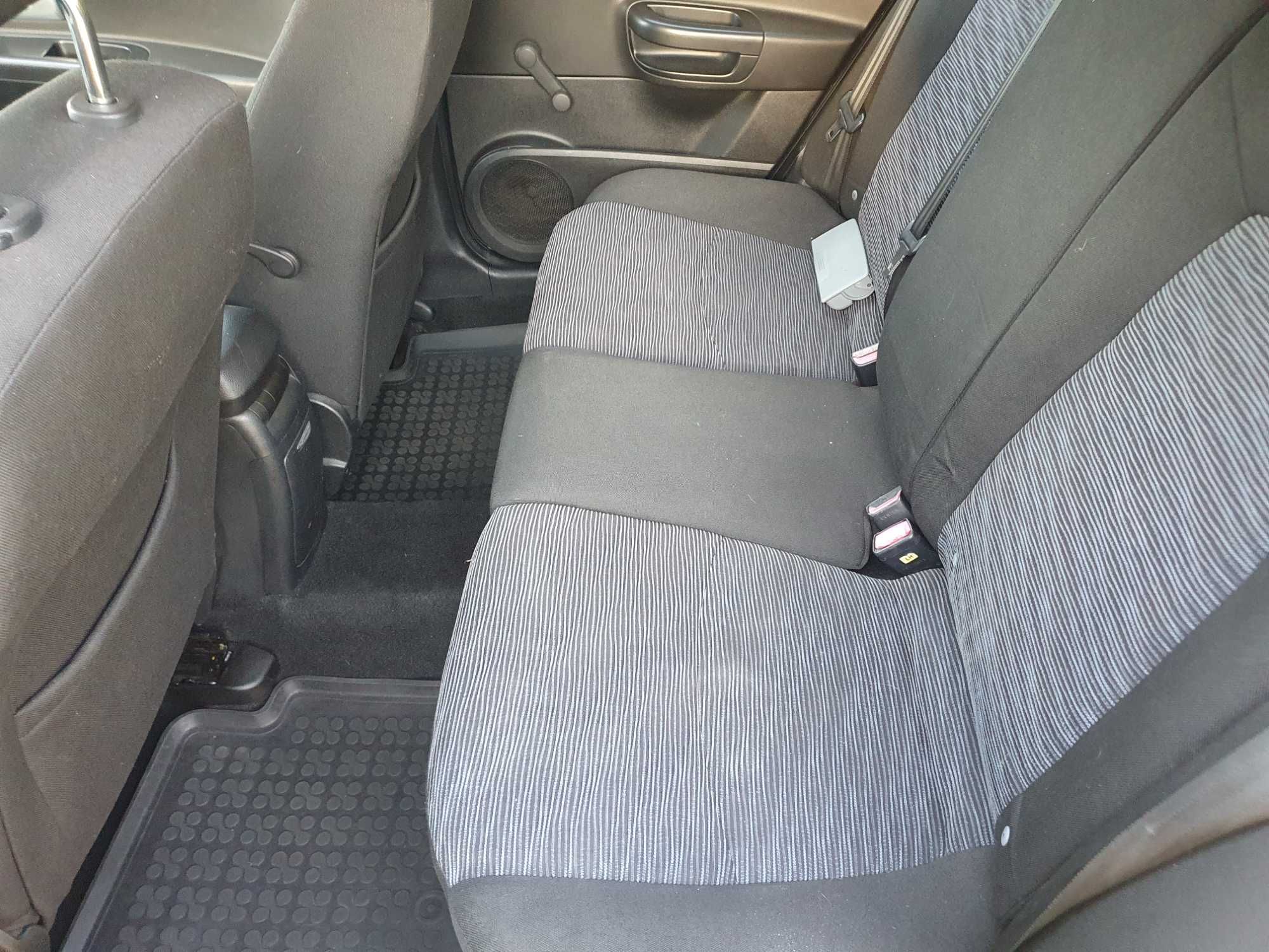 kombi kia ceed niezawodna, pakowna