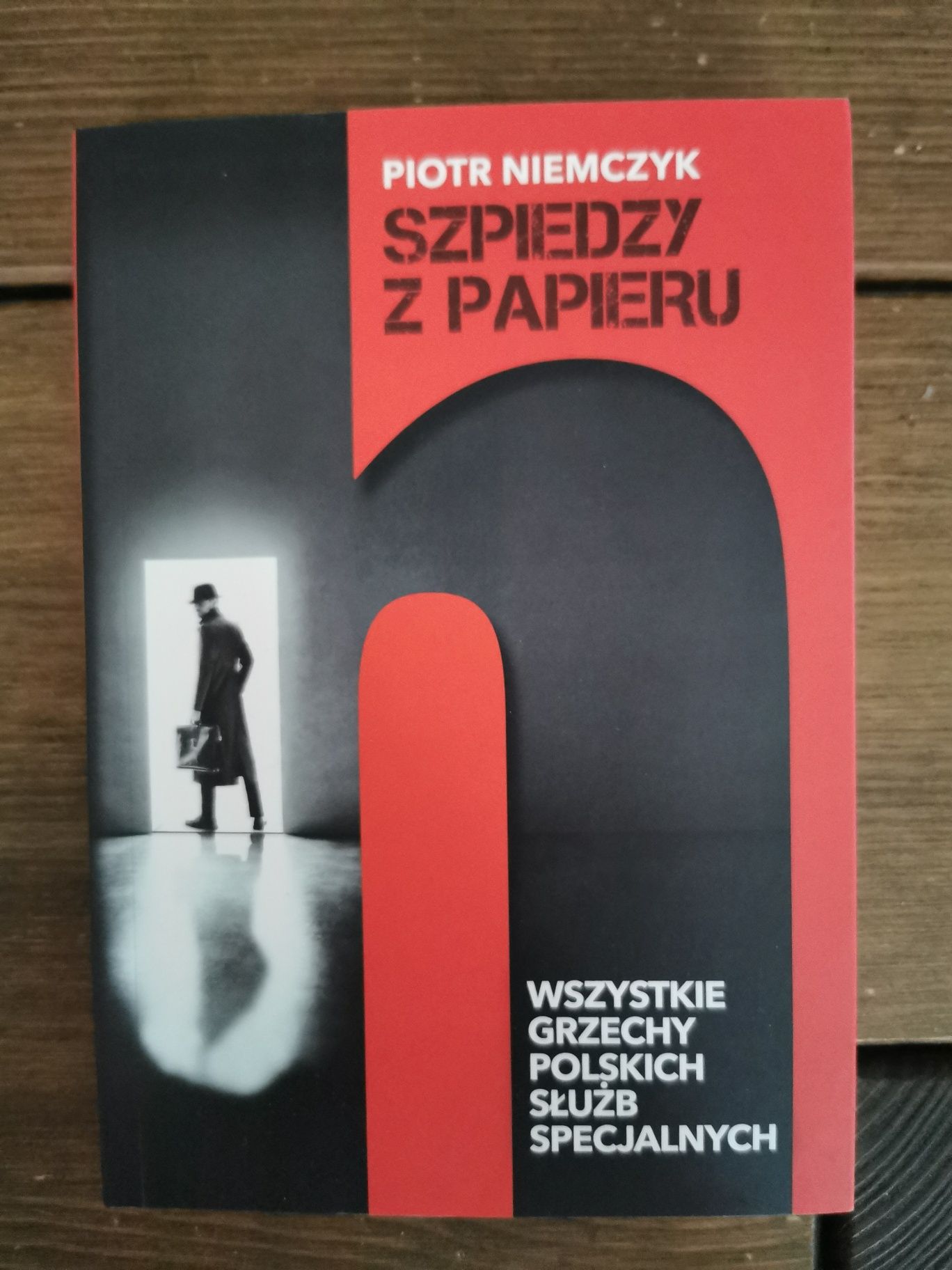 Szpiedzy z papieru - Piotr Niemczyk