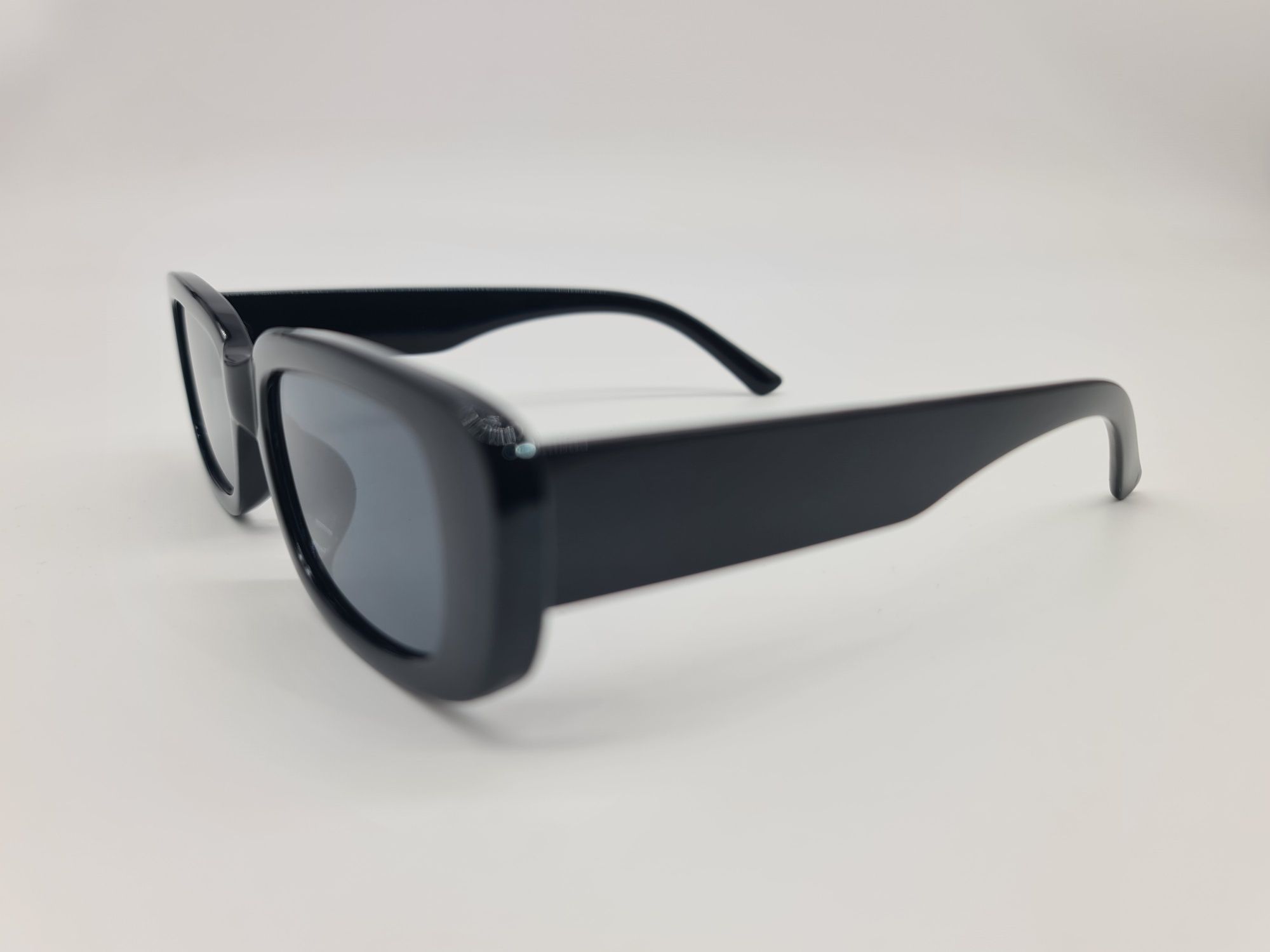 Óculos de sol design italiano com estojo - novos