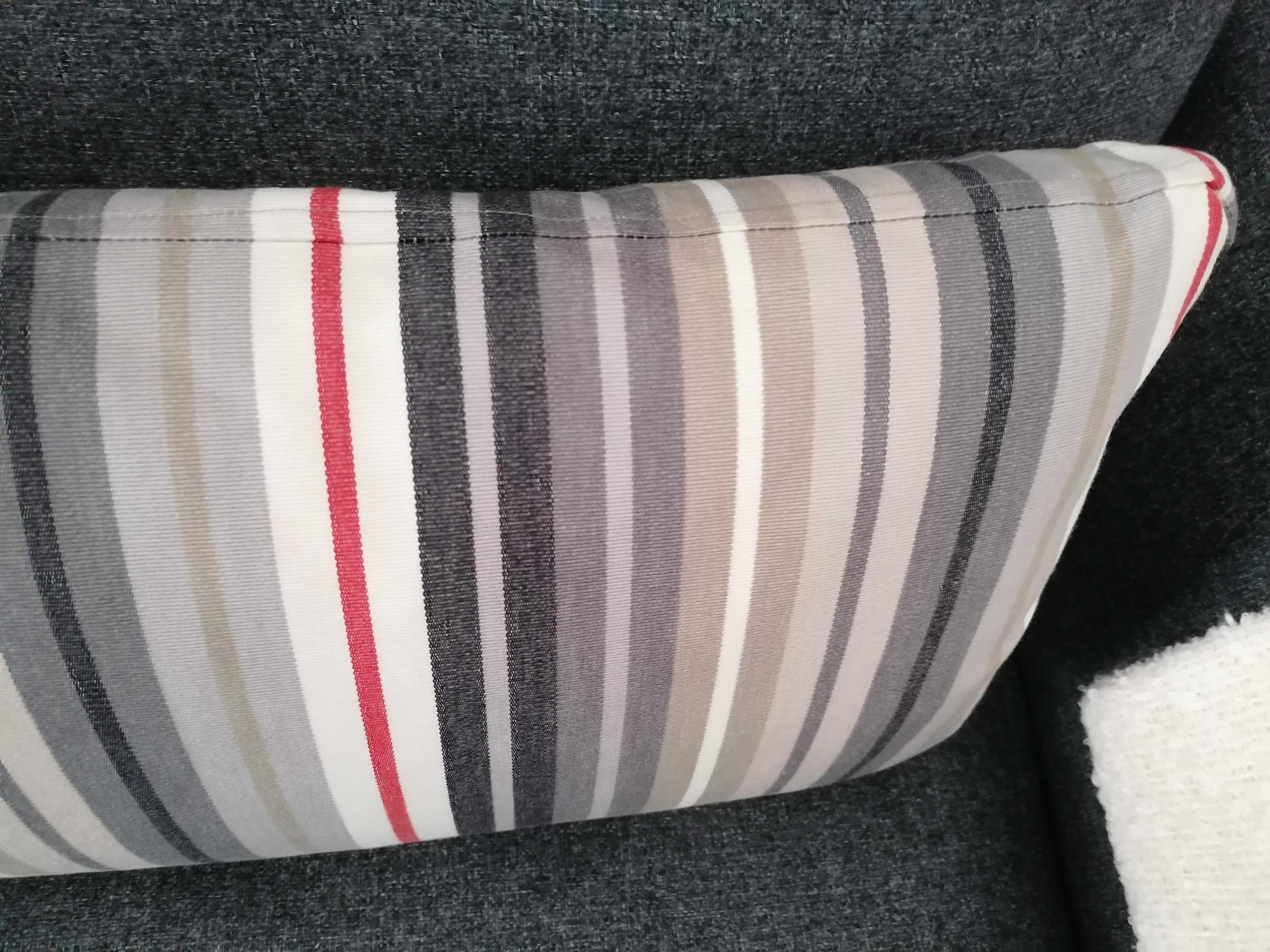 Almofada karlstad (IKEA) com recheio - ótimo estado