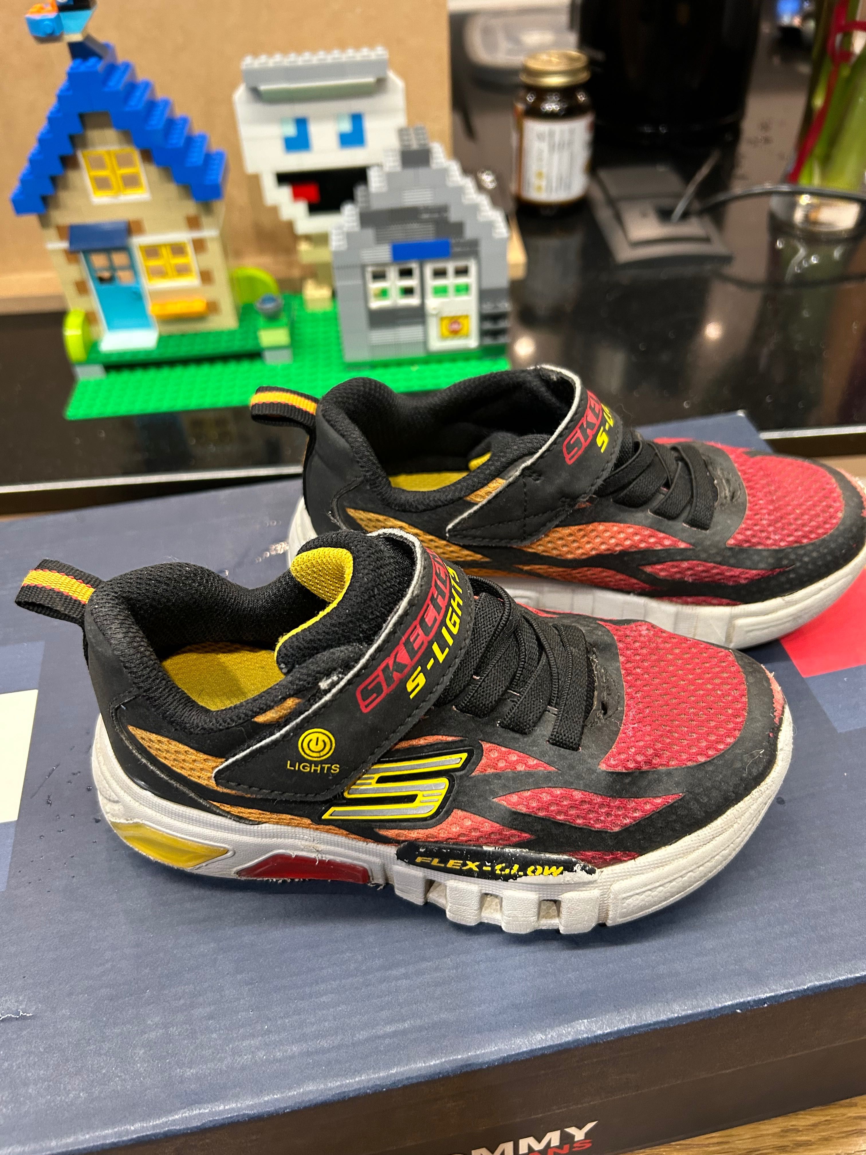 Buty dziecięce Skechers r.27