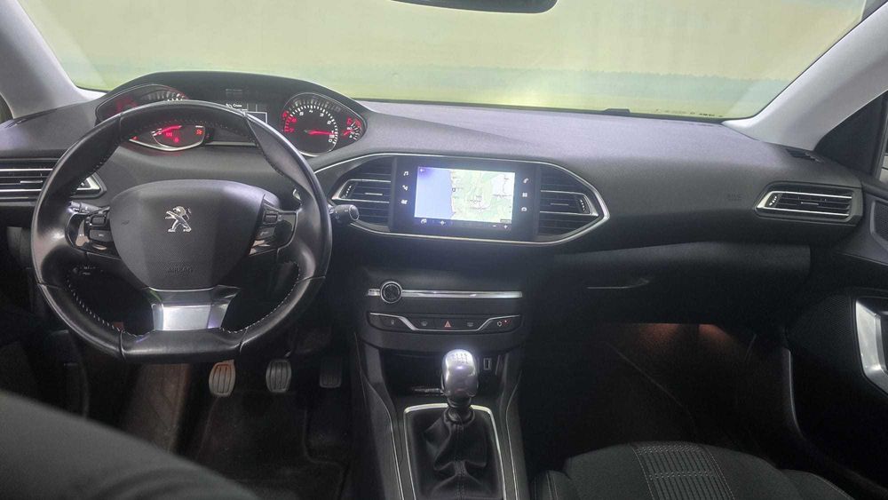 Peugeot 308 1.2 PureTech Allure - Salvado