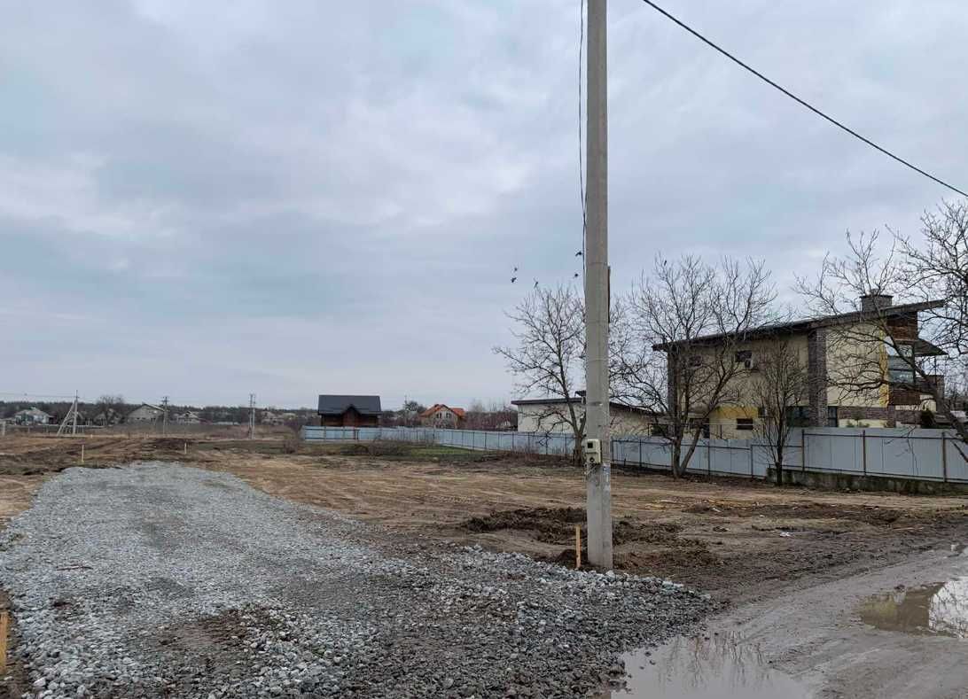 Продам земельный участок в центре Обуховки Кировское