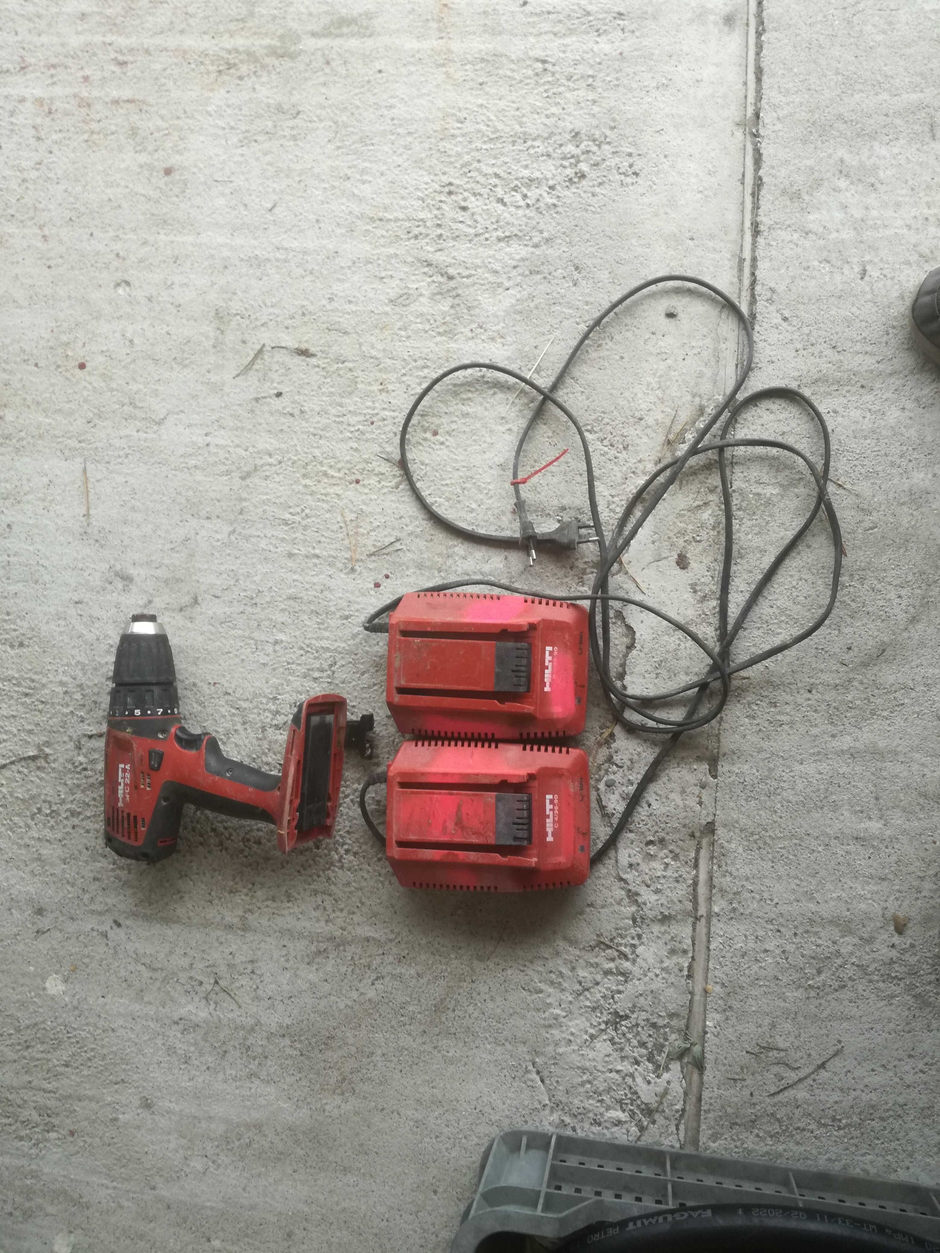 Zestaw HILTI  2 ładowarki  C 4/36-90 + wkrętarka SFC 22A