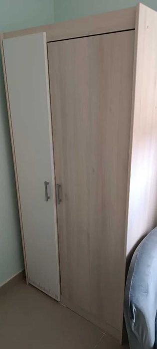 Guarda roupa de criança.  Armário