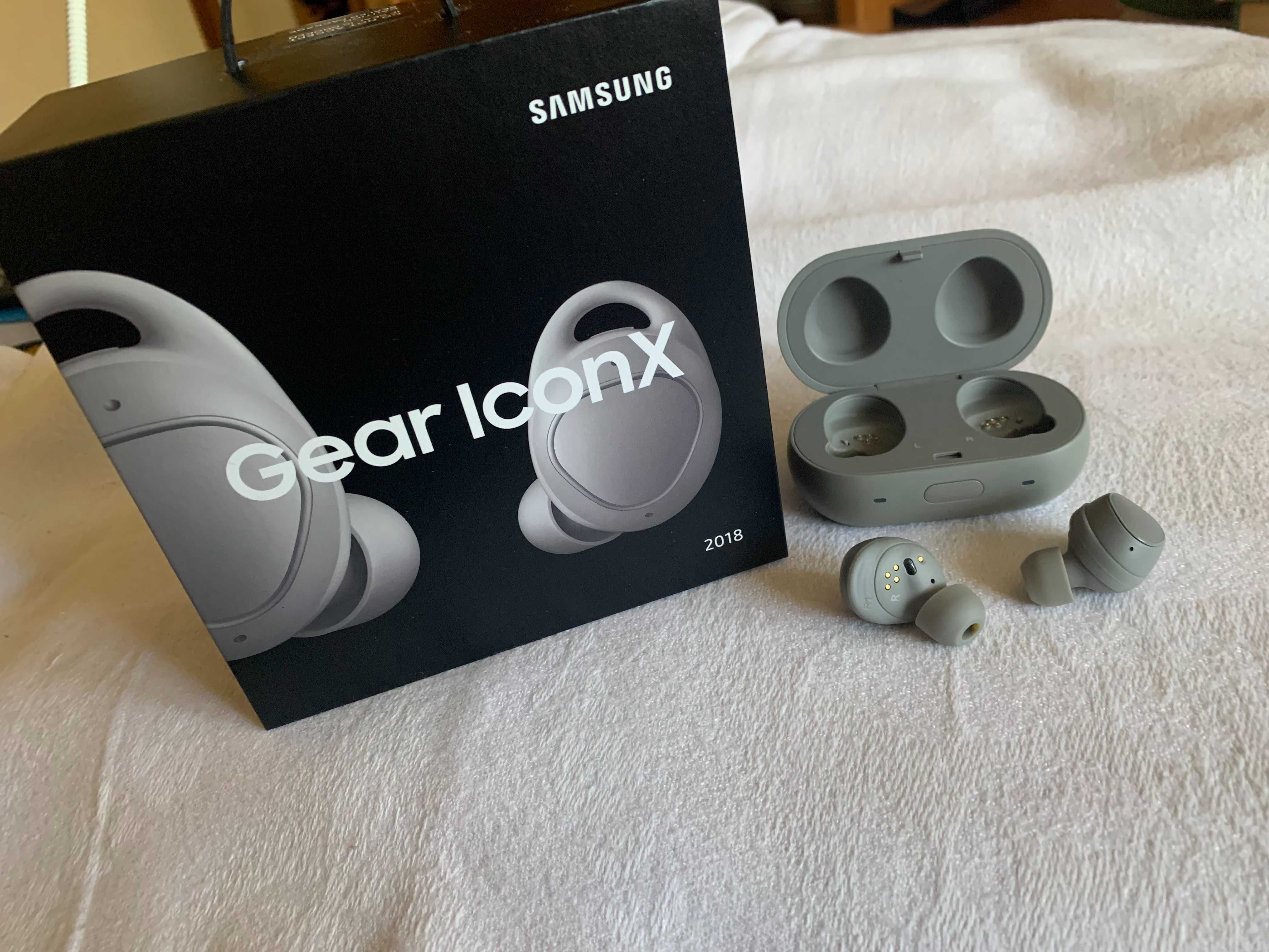 Продам беспроводные наушники Samsung Gear IconX (SM-R140) серого цвета