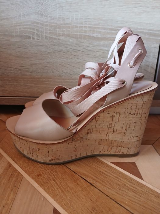 Продам новые кожаные женские туфли Zara