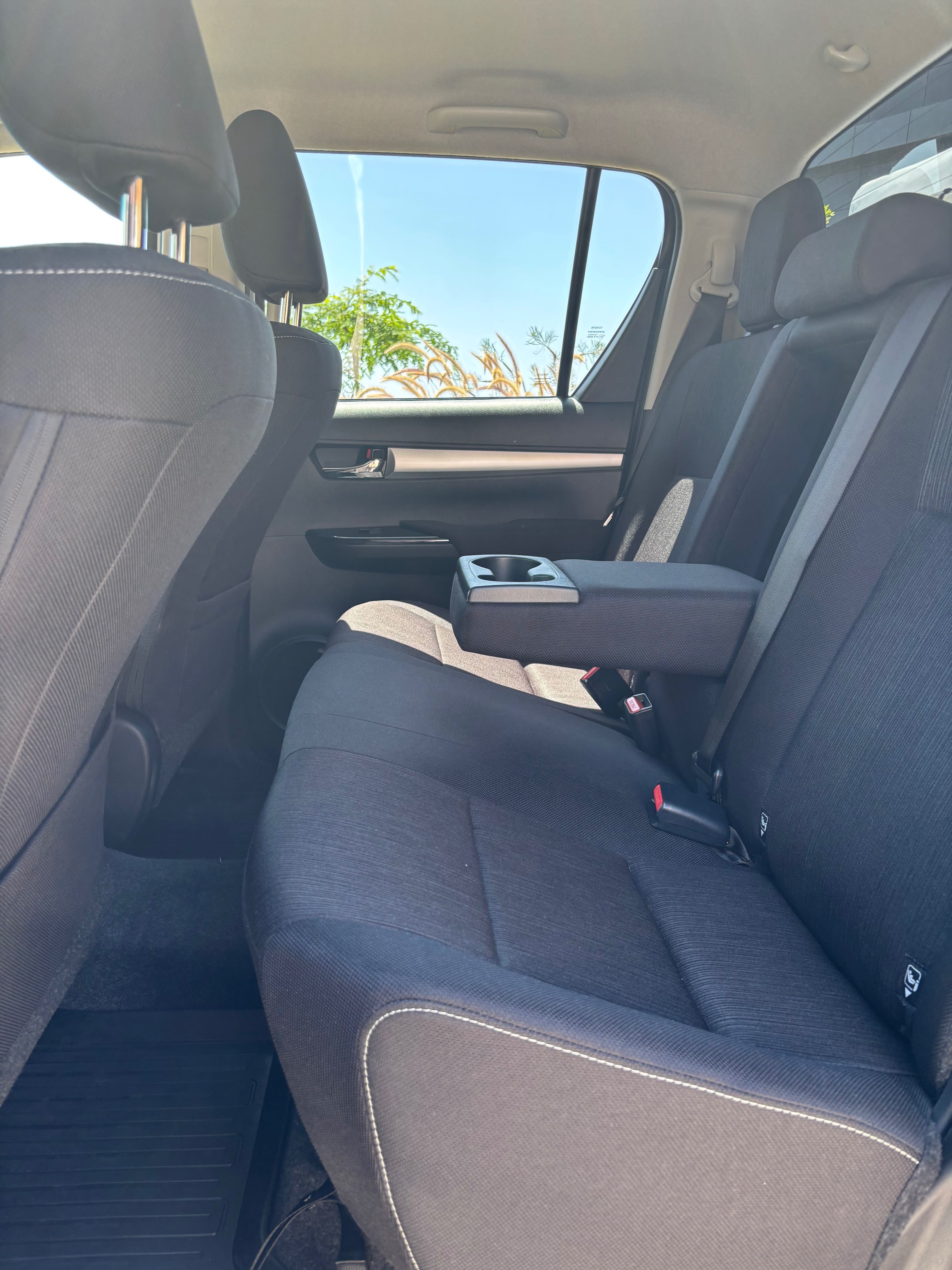 Toyota Hilux 4500 km - wie neu!