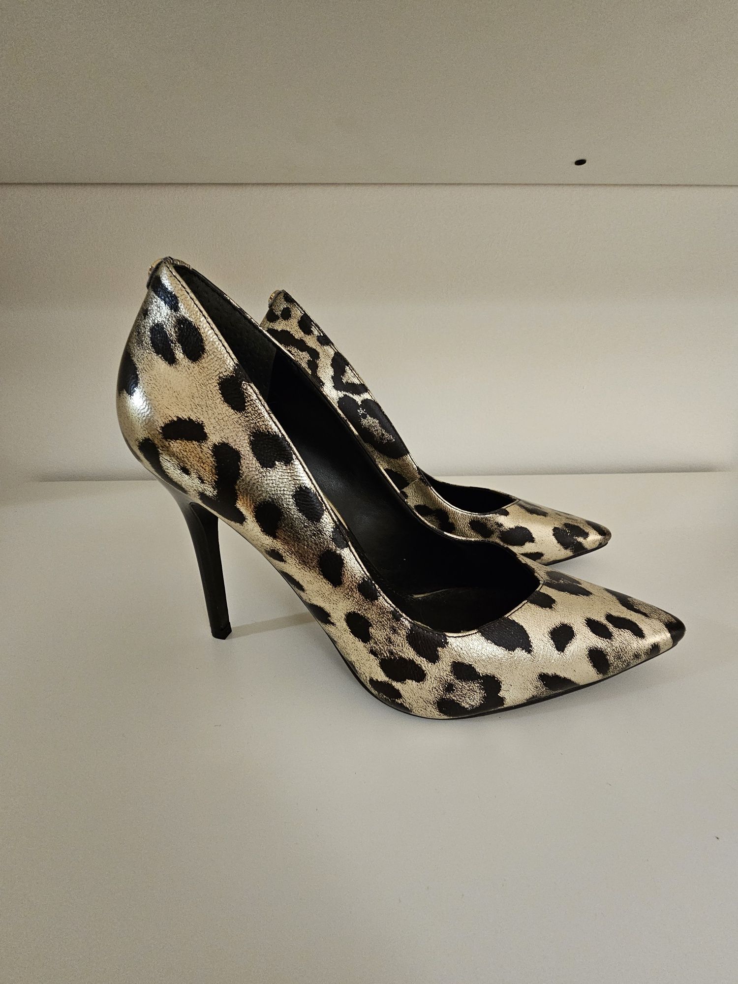 Salto alto Guess