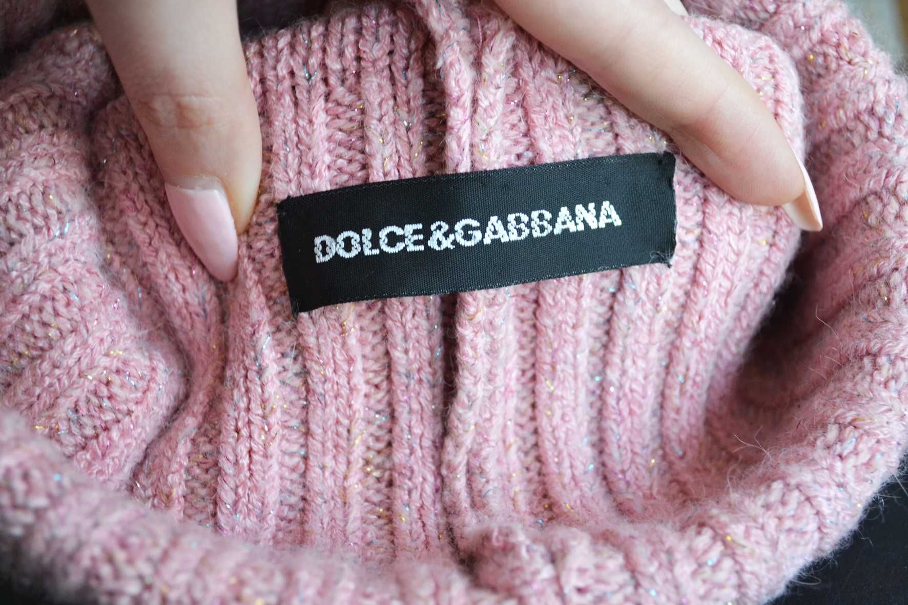 Розовая шапка с бубоном песец  Dolce & Gabbana