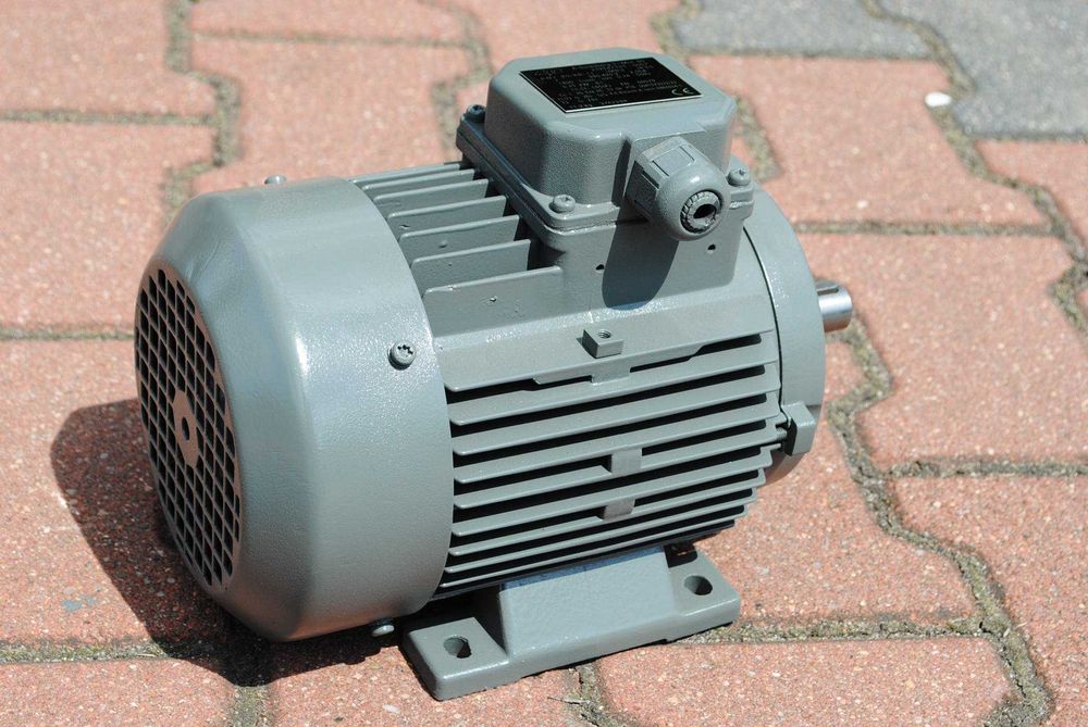 Silnik elektryczny 0.75kw. 1400obr./min.. Atb