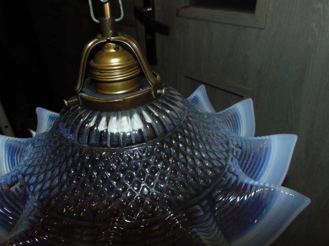Secesyjna lampa,zwis mosiężny na łuskach wys.68 cm