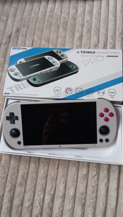 Портативна ігрова приставка Trimui