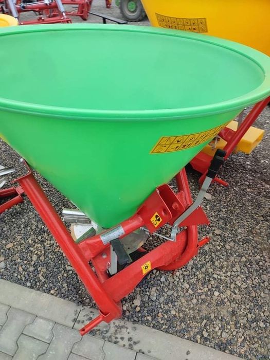 Nowy kosz do rozsiewania nawozu plastikowy lejek DOSTAWA
