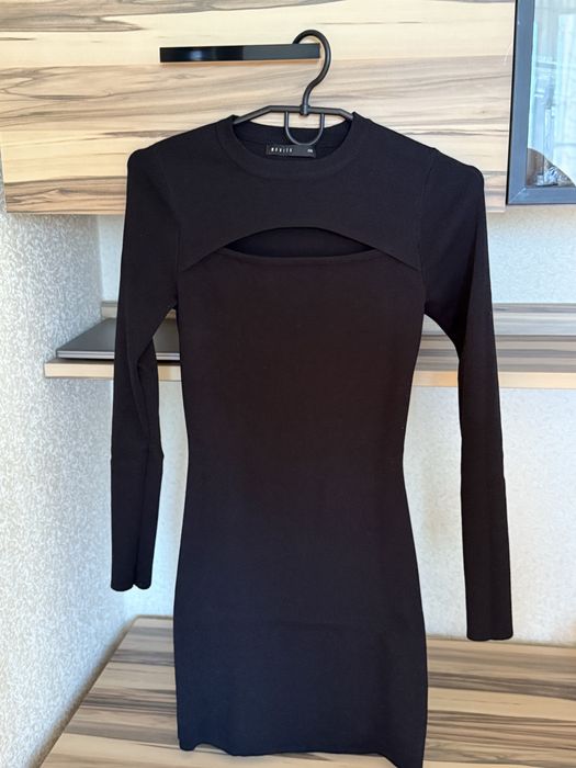 Коротка чорня сукня, розмір хс