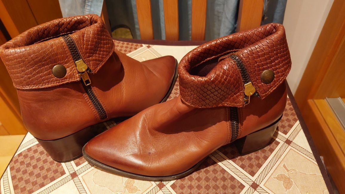 Botas / botins em pele castanho mel No 37