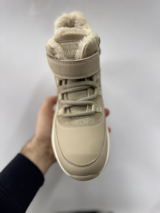 Дитячі черевики зимові на овчині 32-37, світлі ботинки зимні, стильні