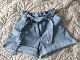 Jeansowe krótkie spodenki z paskiem