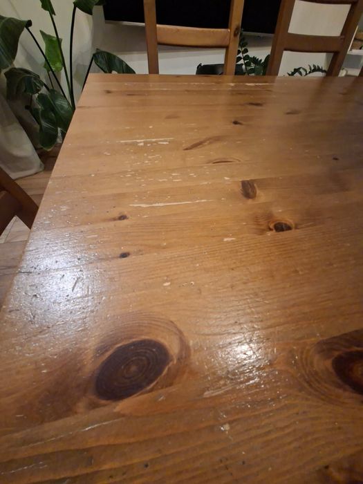 Sosnowy stół IKEA z krzesłami