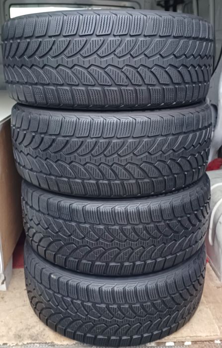 Opony zimowe 225/50 R17 Bridgestone 4 sztuki