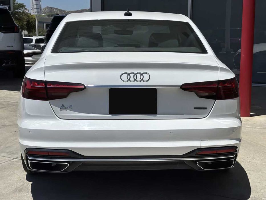 Audi A4      2023