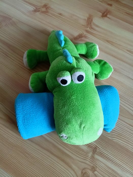 Pluszak krokodyl z kocykiem