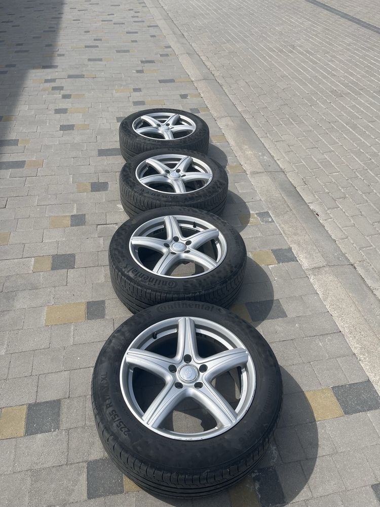 Колеса в сборе 225/55R17 разболтовка 5х114,3 Toyota