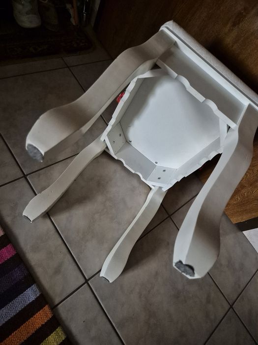 Taboret do toaletki
