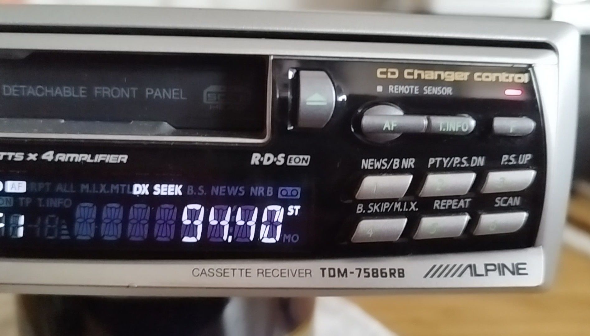 Autorradio Alpine com caixa de 6 CD