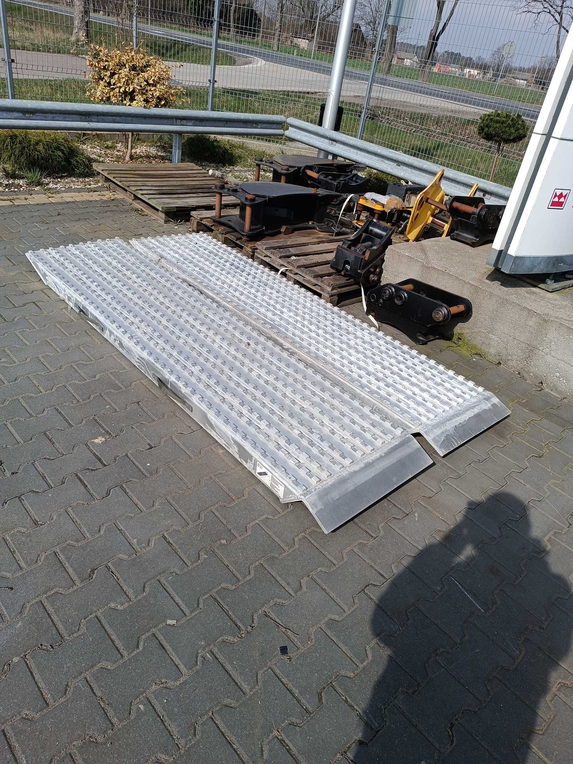 Najazdy aluminiowe 12 T, 2,5 m długości. NOWE !!!