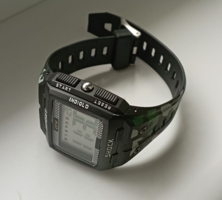 Годинник електронний